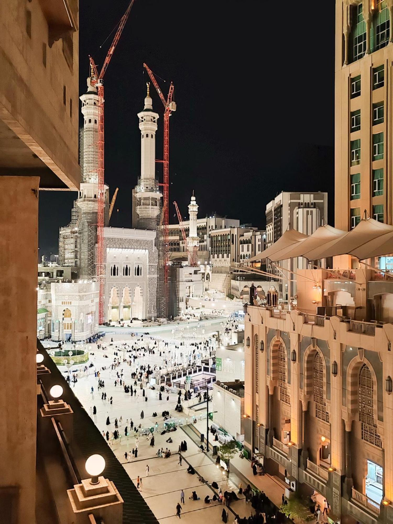 على برج الساعة